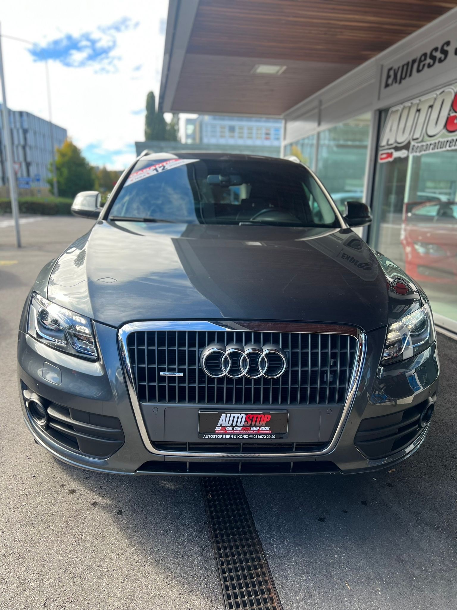 AUDI Q5 2.0 TFSI quattro S-tronic-showroom-element-1