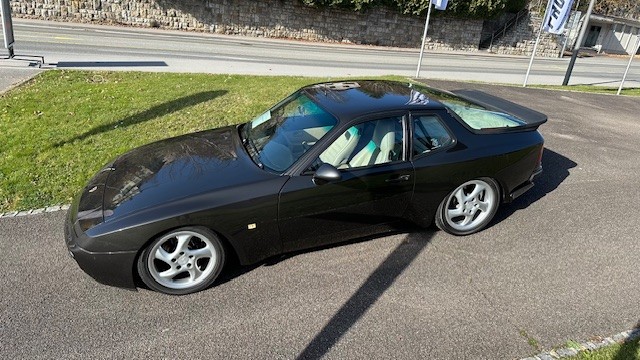 PORSCHE 944 Turbo-showroom-element-2