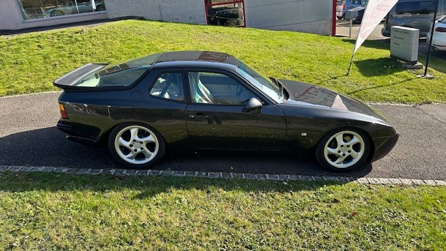 PORSCHE 944 Turbo-image-5