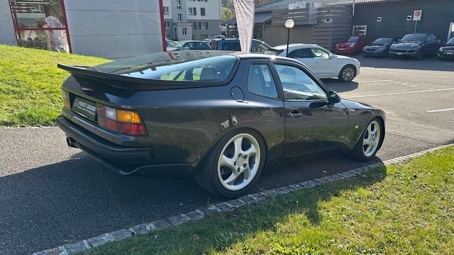 PORSCHE 944 Turbo-image-9