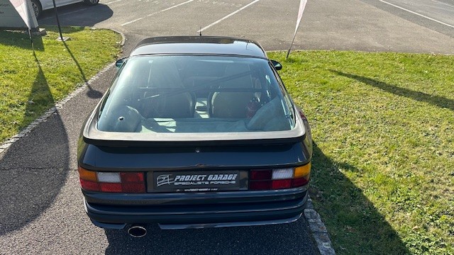 PORSCHE 944 Turbo-image-8