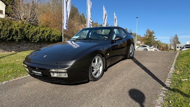 PORSCHE 944 Turbo-showroom-element-1