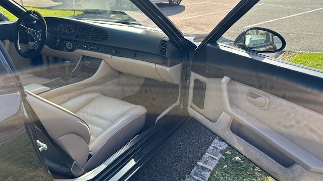 PORSCHE 944 Turbo-image-13