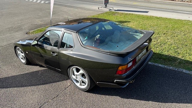 PORSCHE 944 Turbo-showroom-element-3