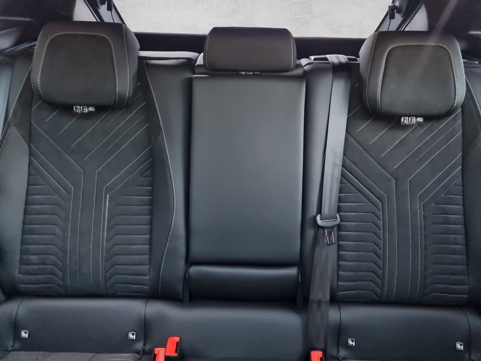 PEUGEOT 3008 e-GT 73kWh-image-12