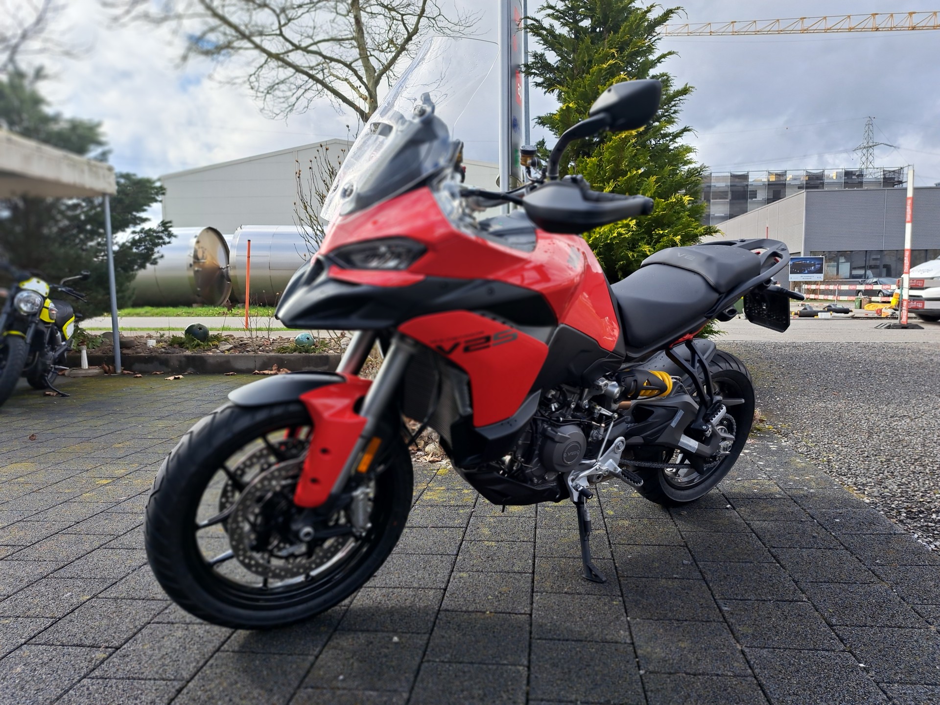 DUCATI Multistrada V2 S-showroom-element-2