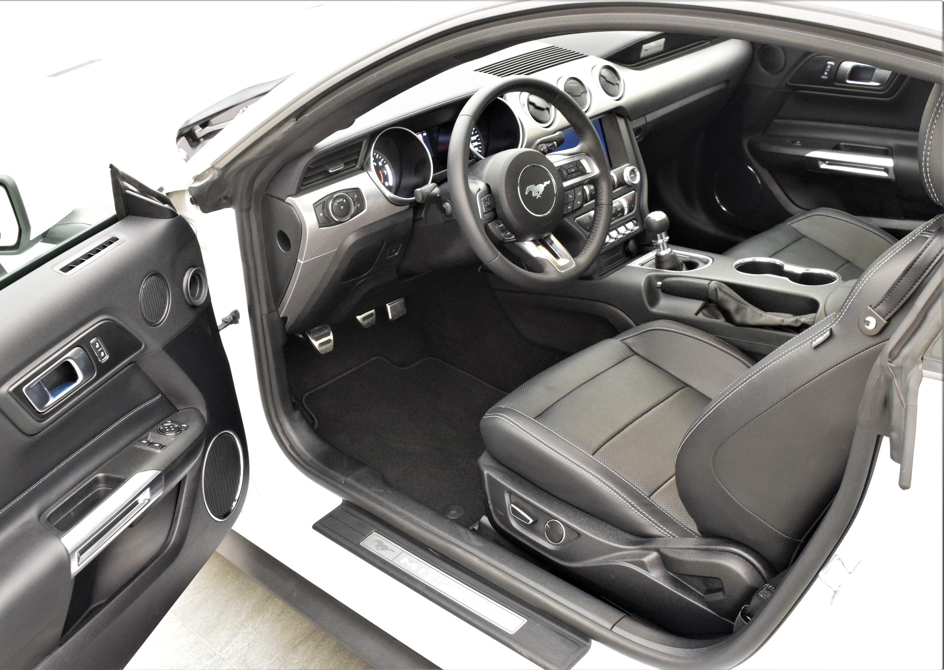 FORD Mustang 5.0 GT Fastback-image-8