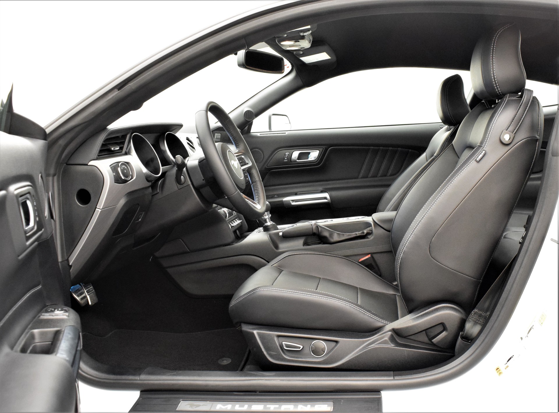FORD Mustang 5.0 GT Fastback-image-9