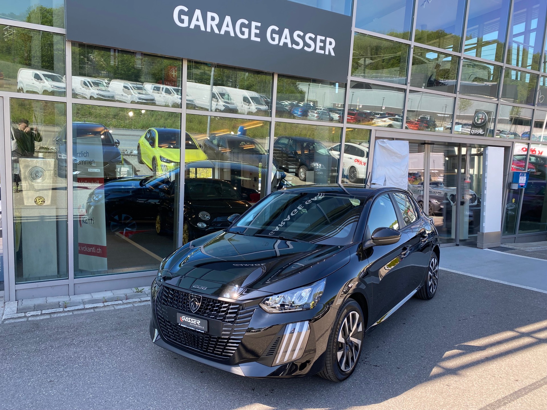 PEUGEOT 208 1.2 MHEV 110 Style-image-0