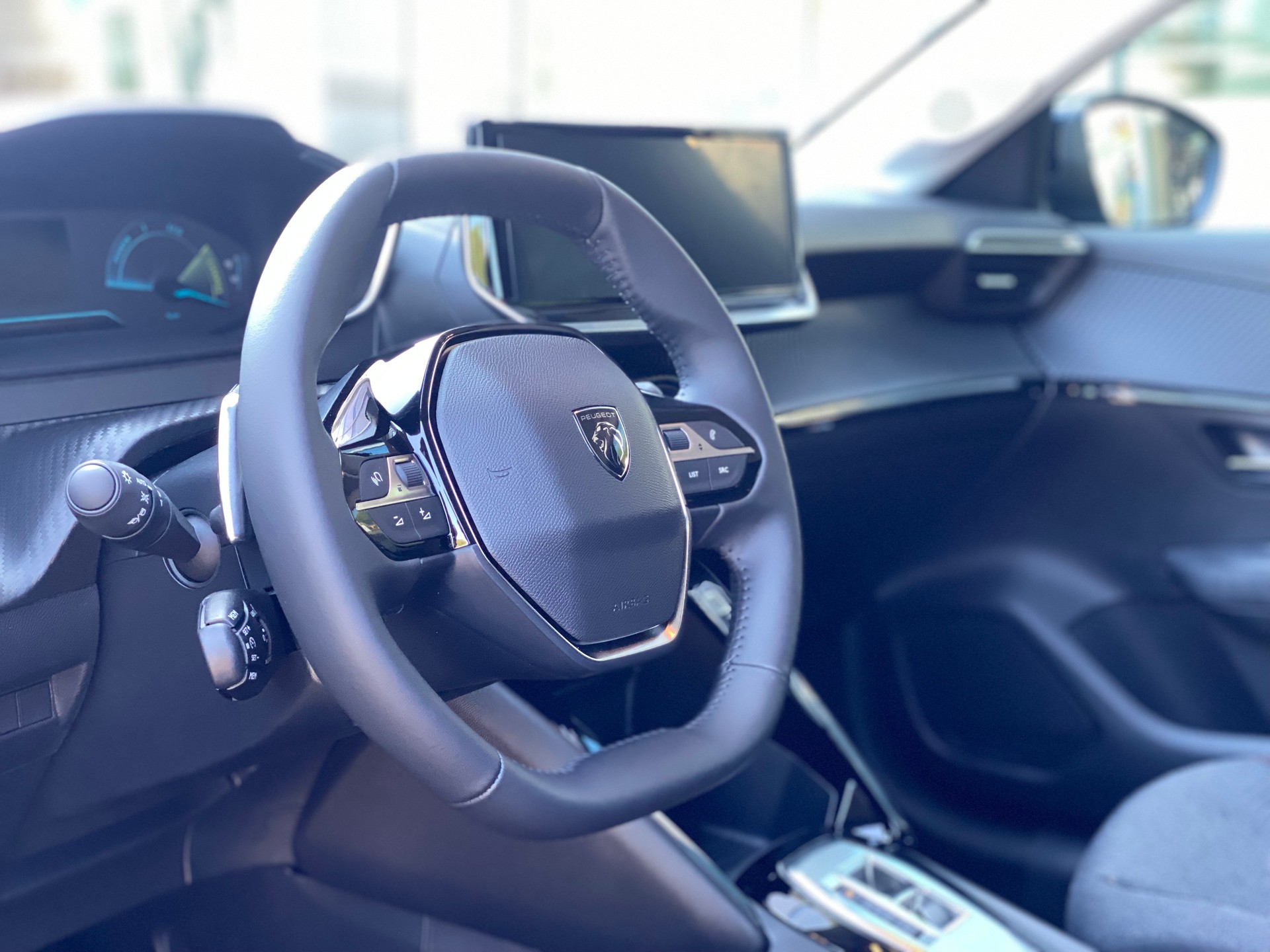 PEUGEOT 208 1.2 MHEV 110 Style-image-6