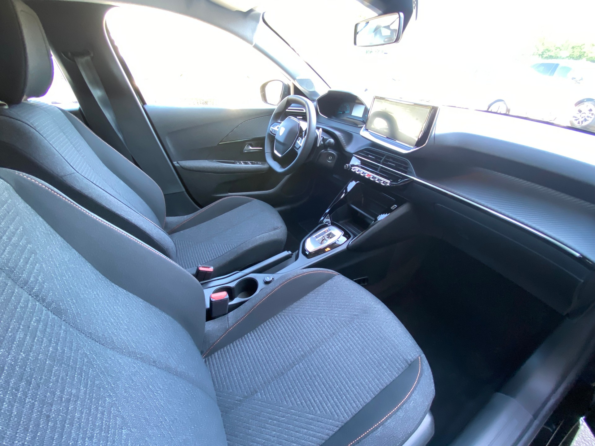 PEUGEOT 208 1.2 MHEV 110 Style-image-9