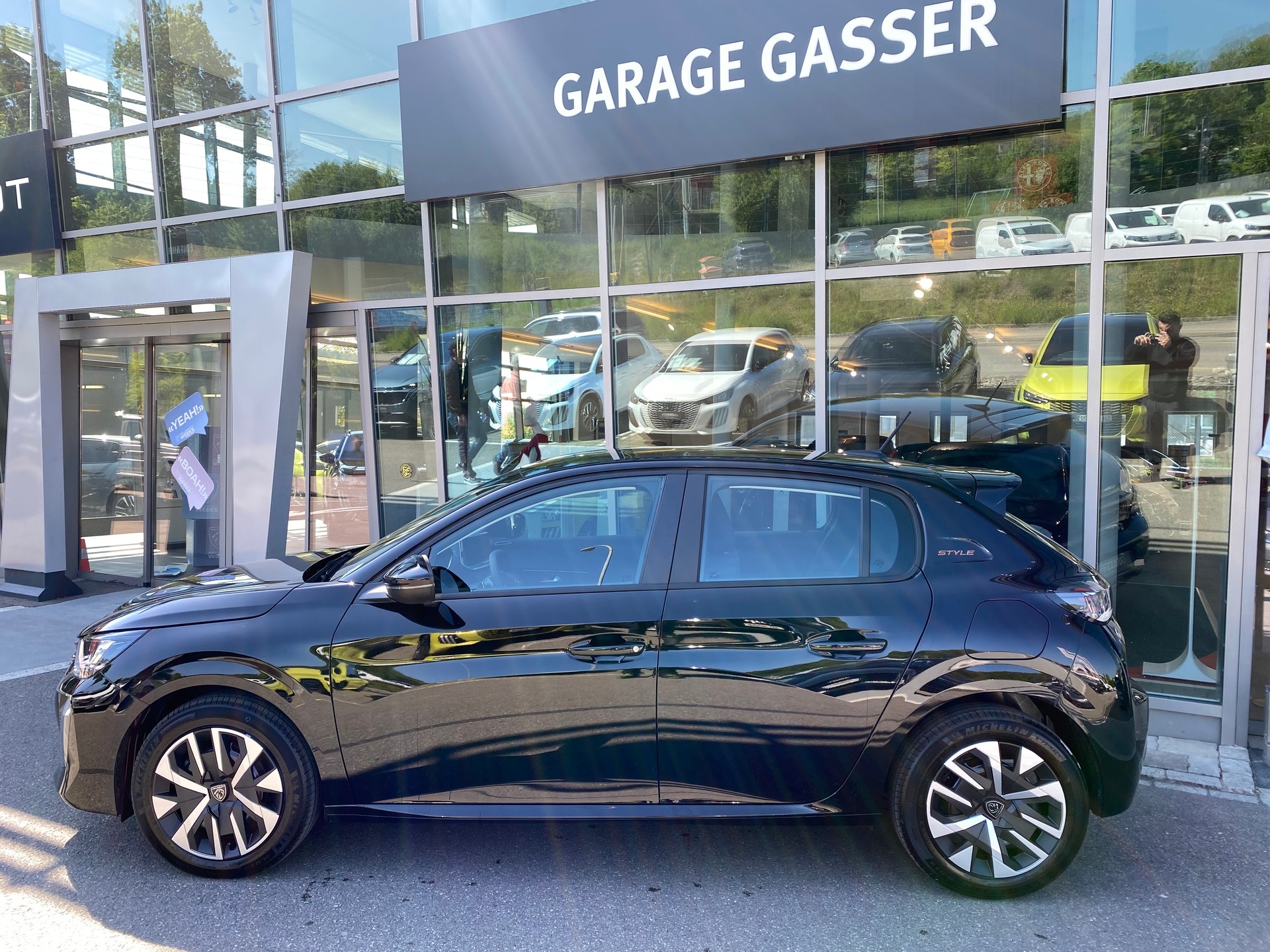 PEUGEOT 208 1.2 MHEV 110 Style-image-2