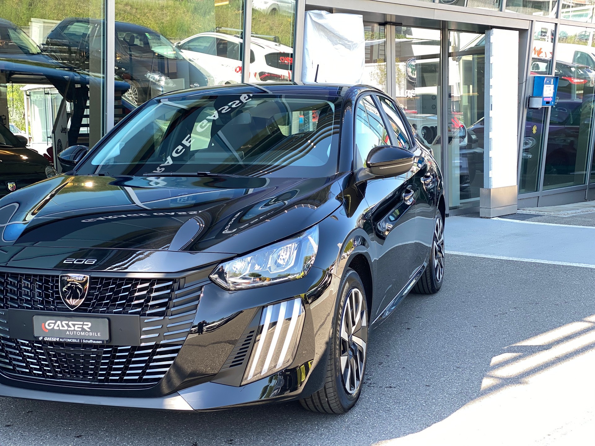 PEUGEOT 208 1.2 MHEV 110 Style-image-1