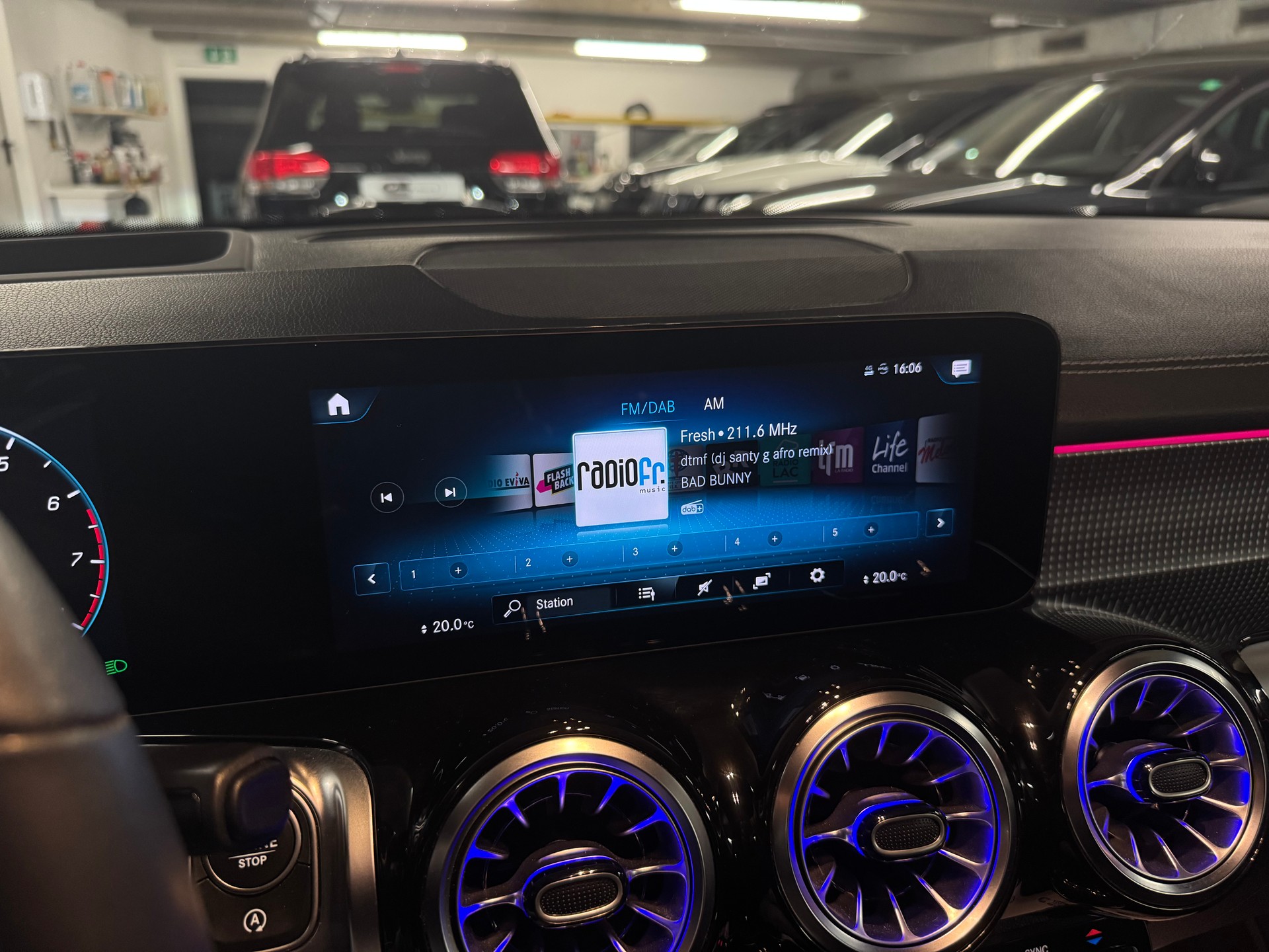 MERCEDES-BENZ GLB 250 4Matic Progressive 8G-Tronic 7 places-image-9