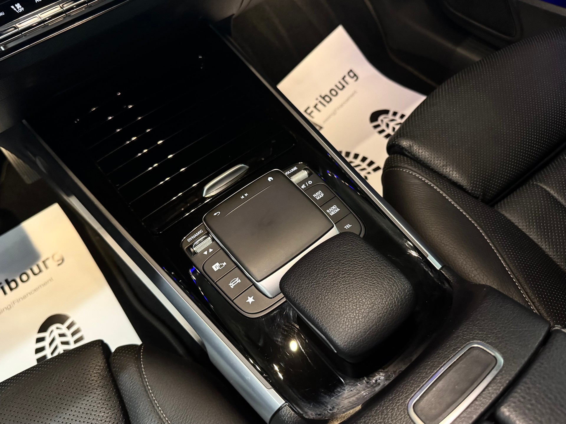 MERCEDES-BENZ GLB 250 4Matic Progressive 8G-Tronic 7 places-image-8