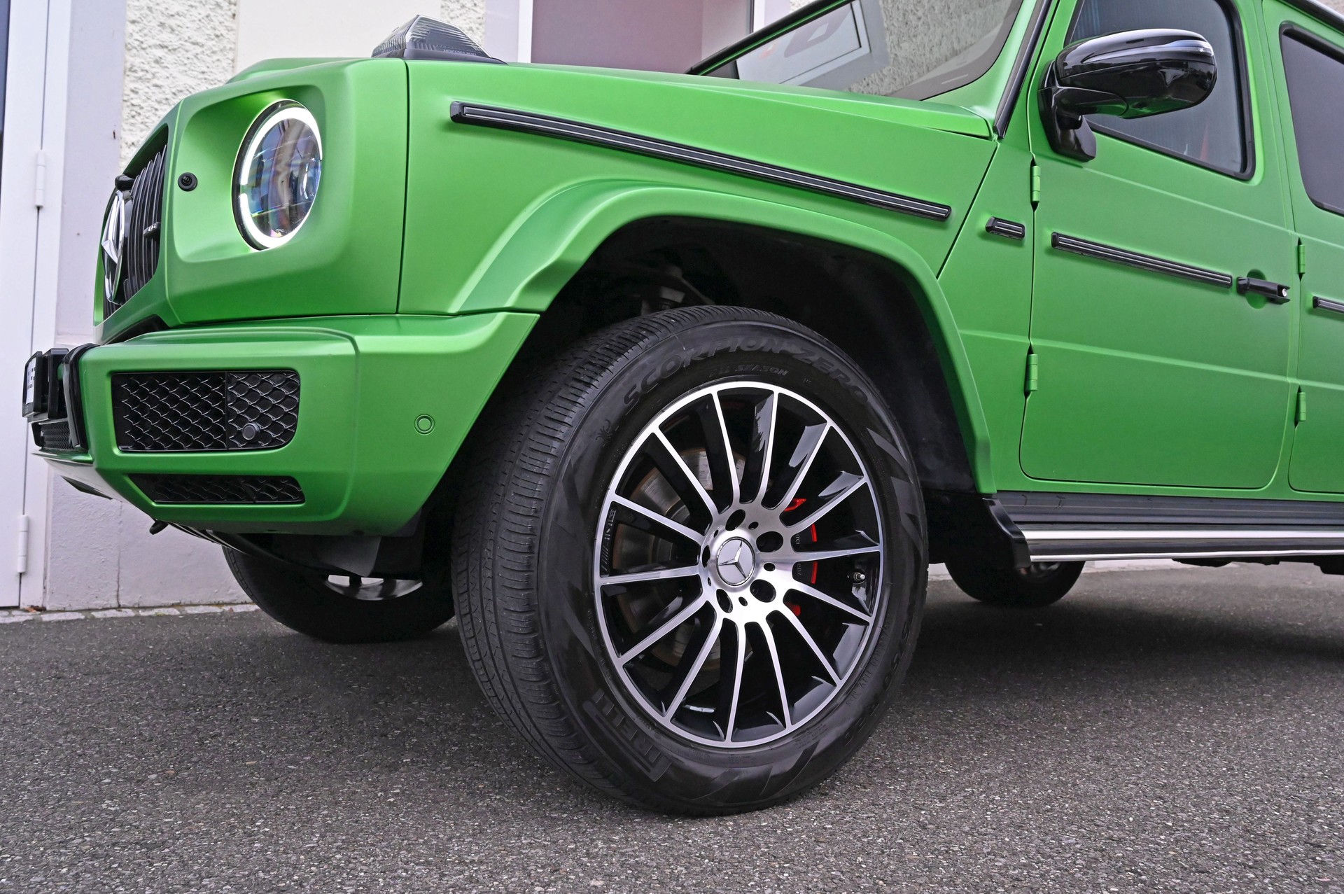 MERCEDES-BENZ G 400 d AMG Line 9G-Tronic-image-5