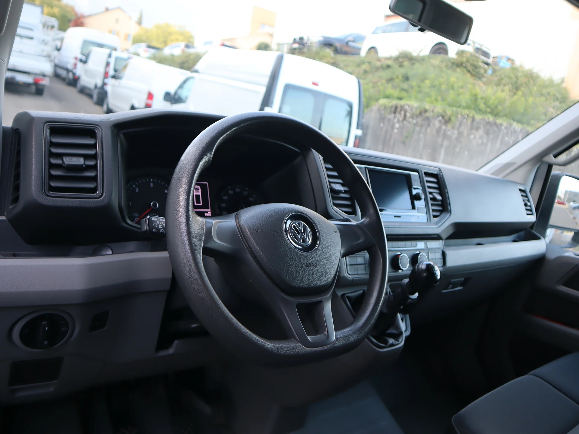 VW Crafter 35 2.0 TDI L4 4Motion ** CH-Fahrzeug ** Hebebühne * RF-Kamera * Klimaanlage * L4 * Neues Modell 2022-image-3