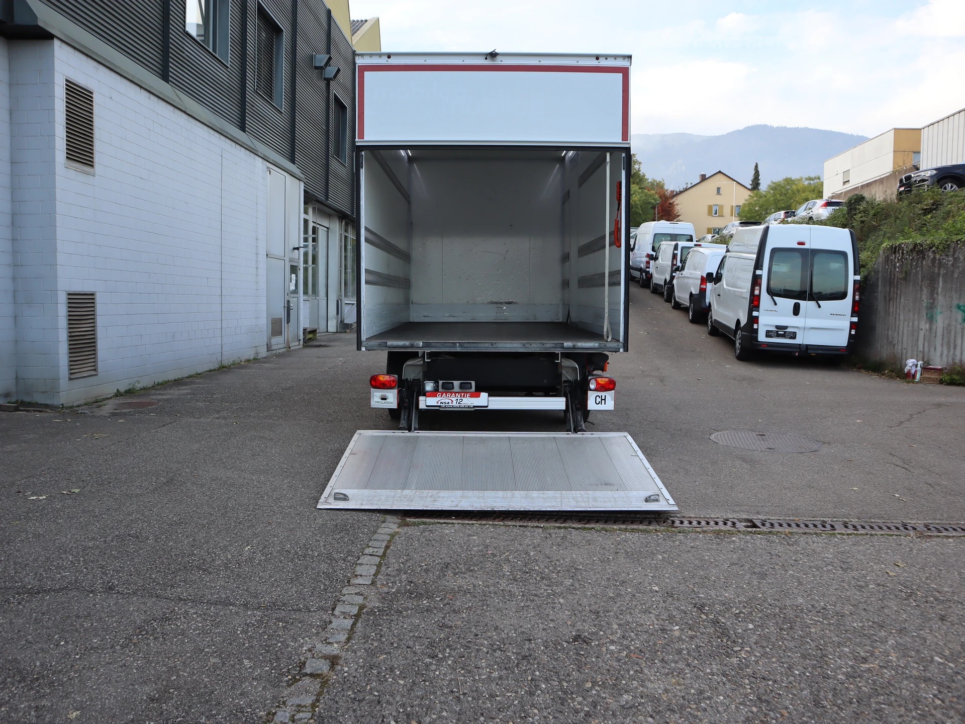 VW Crafter 35 2.0 TDI L4 4Motion ** CH-Fahrzeug ** Hebebühne * RF-Kamera * Klimaanlage * L4 * Neues Modell 2022-image-10