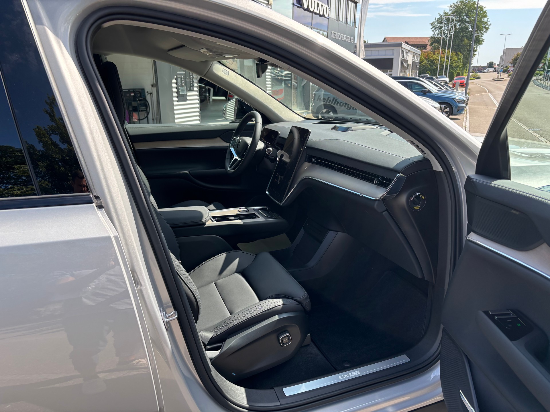 VOLVO EX90 Twin Plus AWD-image-6