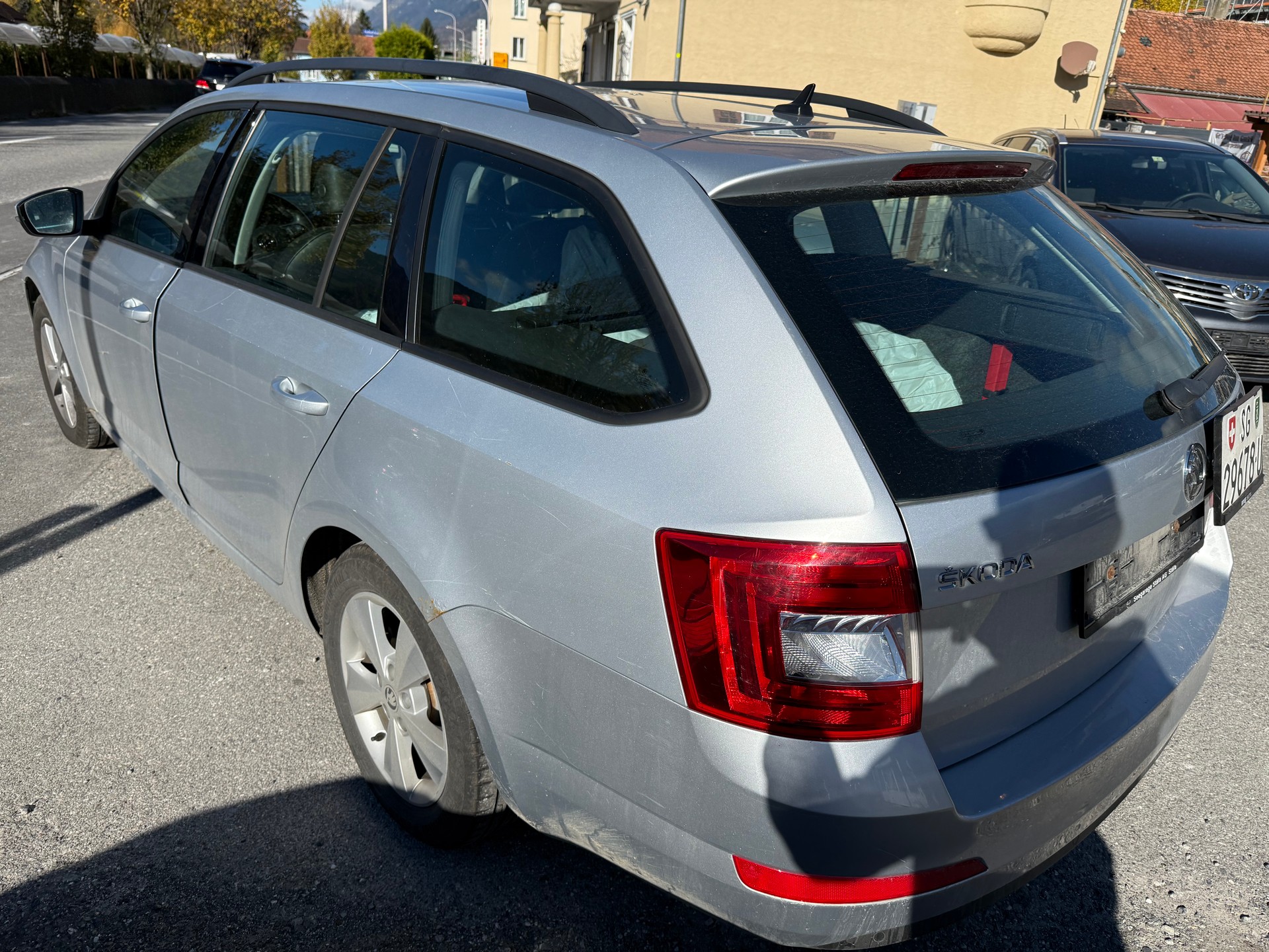 SKODA Octavia Combi 2.0 TDI Elegance 4x4-image-4