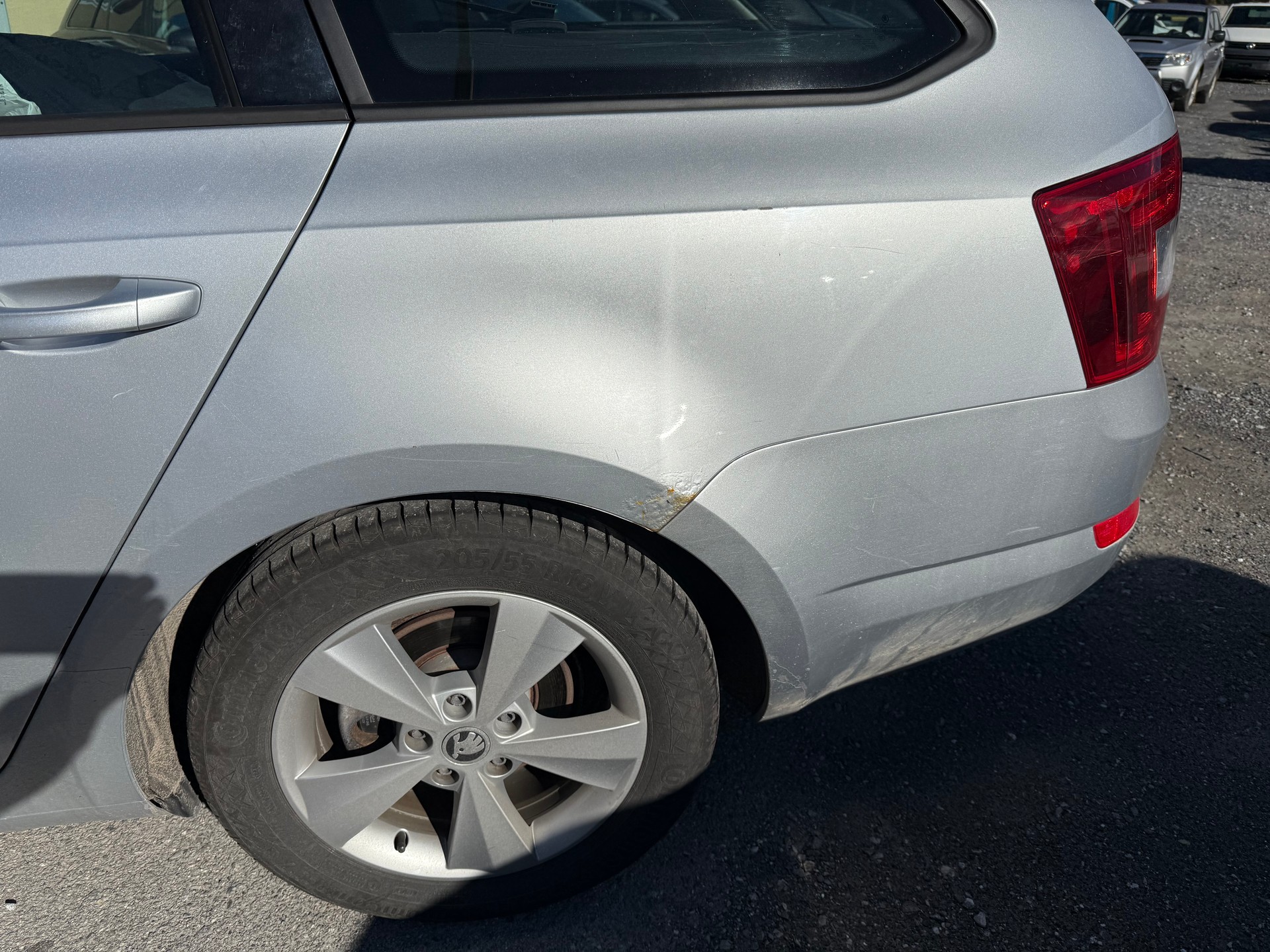SKODA Octavia Combi 2.0 TDI Elegance 4x4-image-3