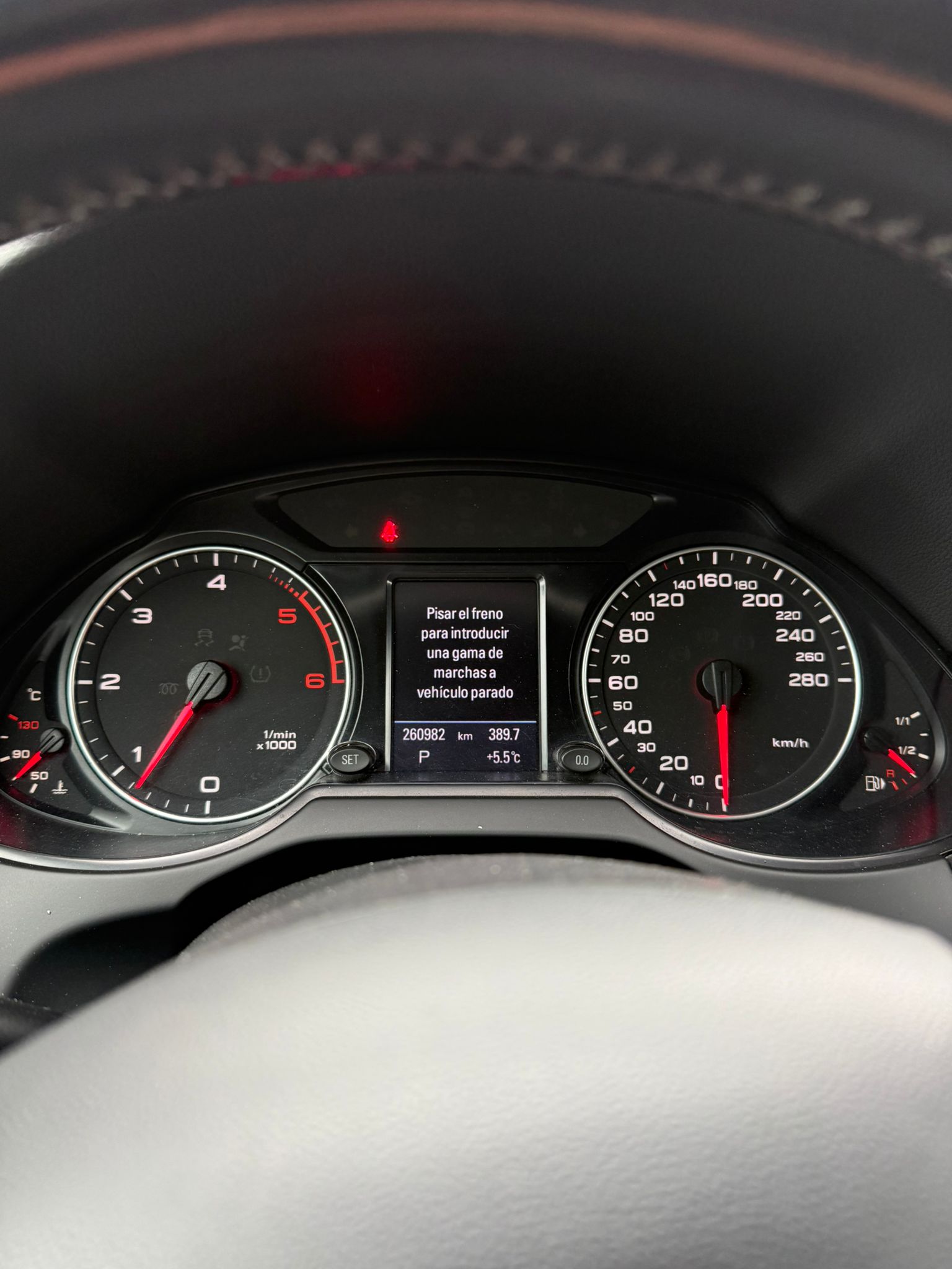 SKODA Octavia Combi 2.0 TDI Elegance 4x4-image-13