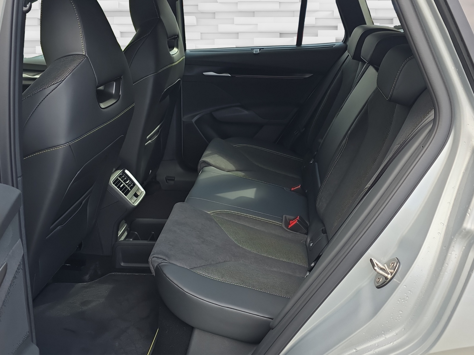 SKODA Enyaq 4x4 RS-image-8