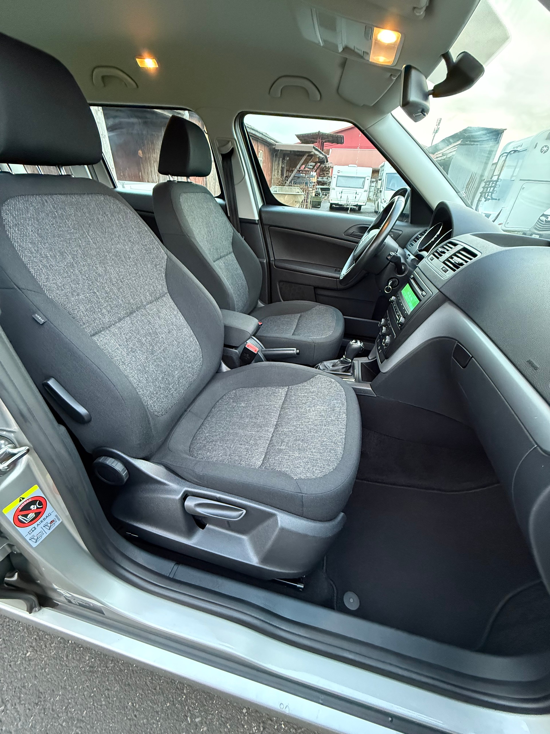 SKODA Yeti 1.8 TSI L&K 4x4 DSG-image-11