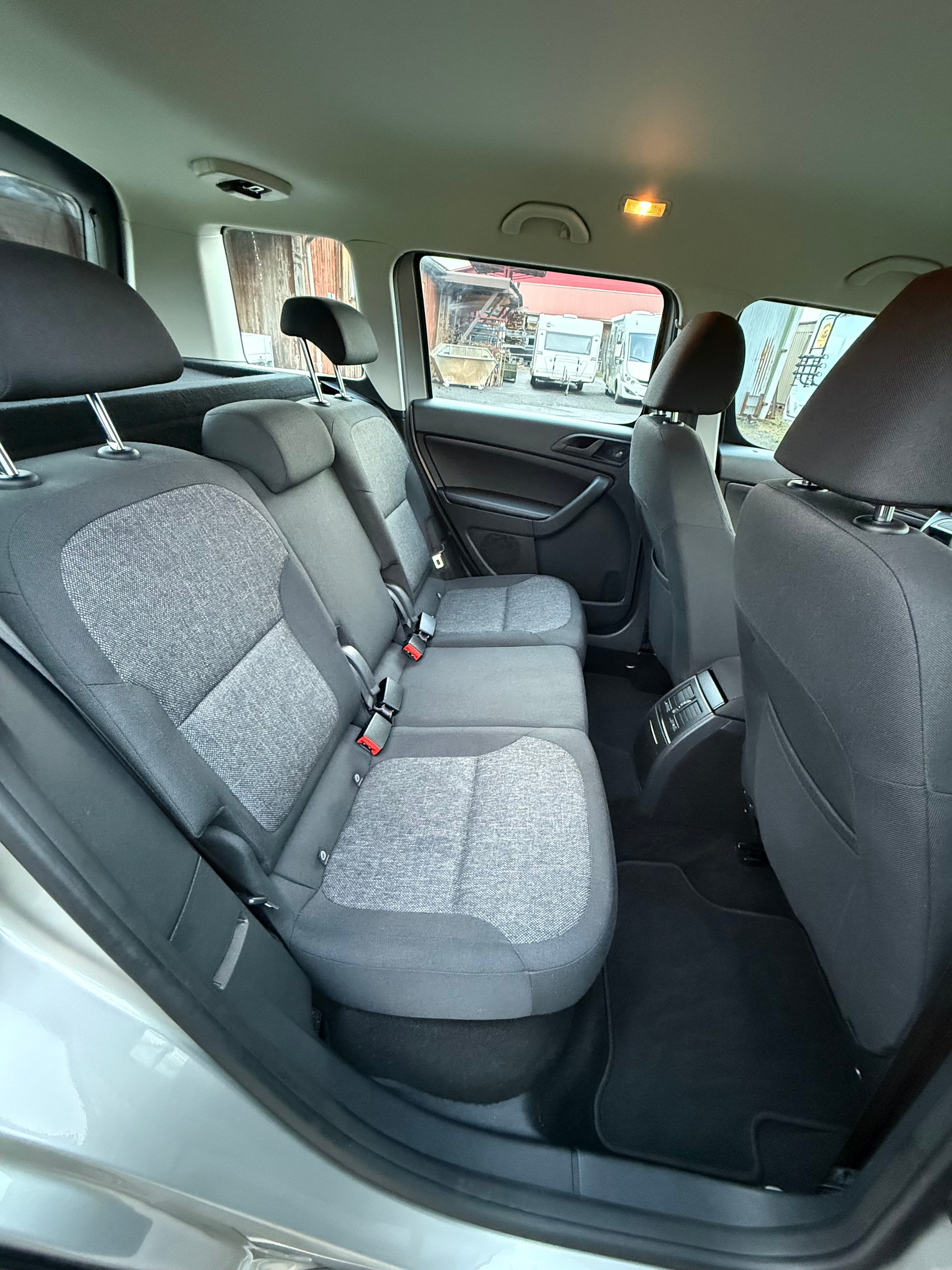 SKODA Yeti 1.8 TSI L&K 4x4 DSG-image-13