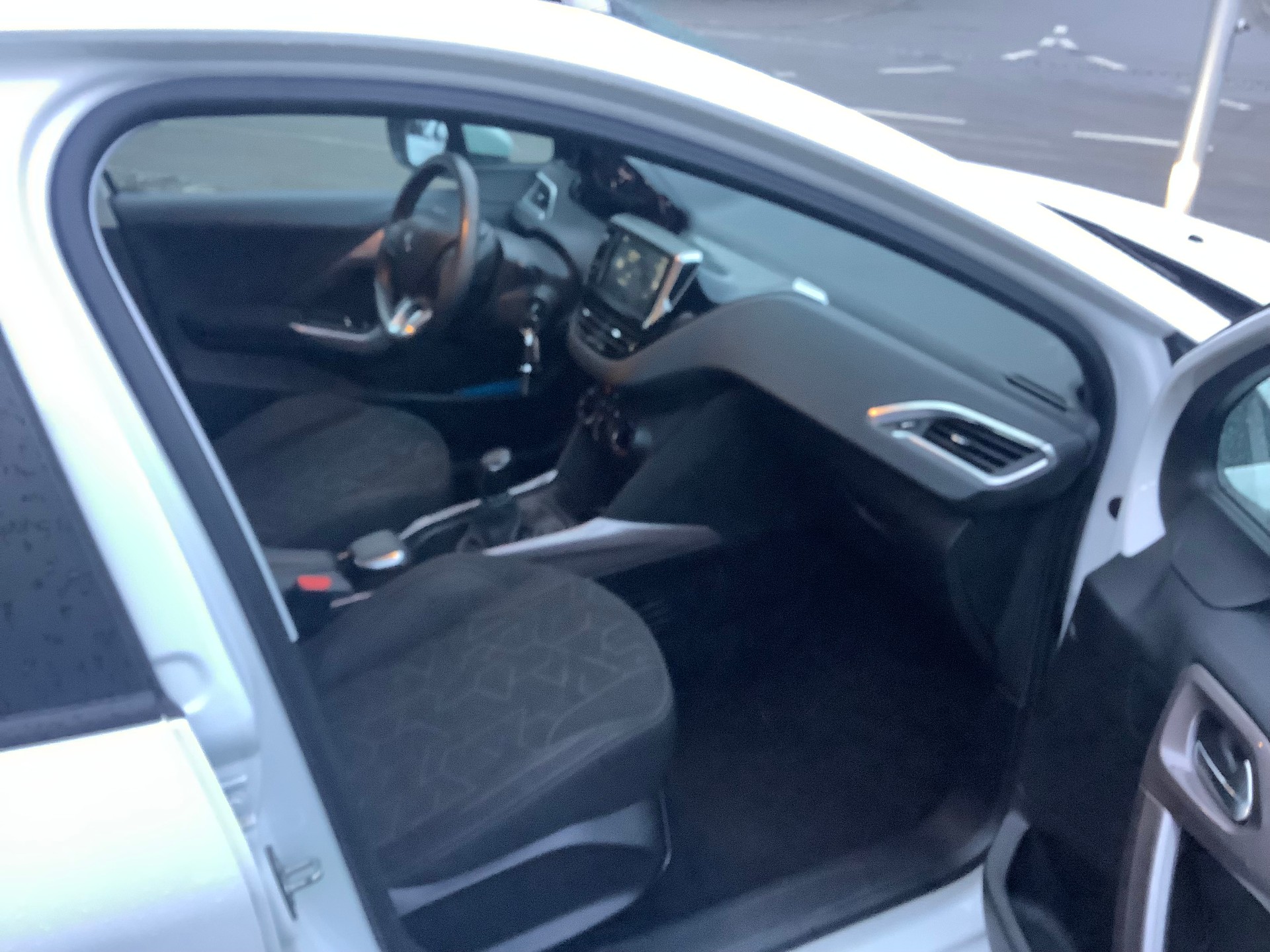 PEUGEOT 2008 1.2 PureTech Active-image-12