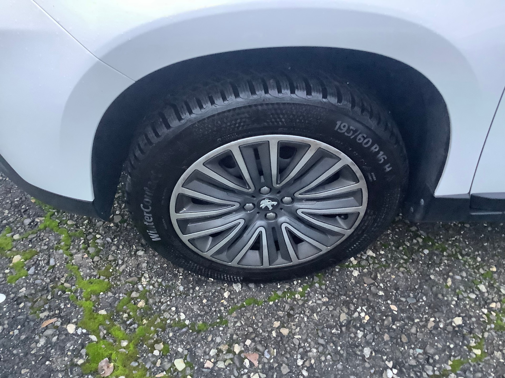 PEUGEOT 2008 1.2 PureTech Active-image-4