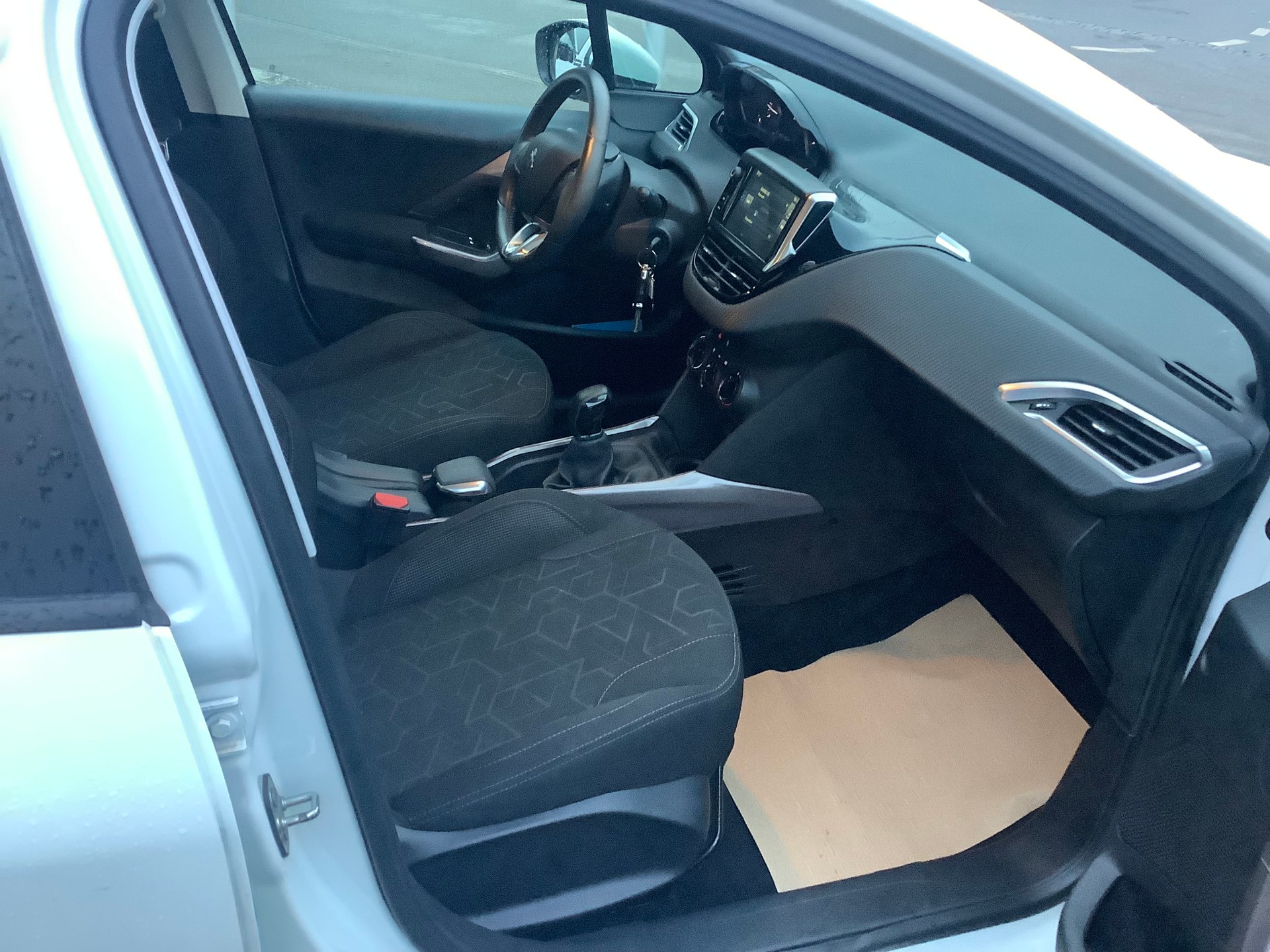 PEUGEOT 2008 1.2 PureTech Active-image-11
