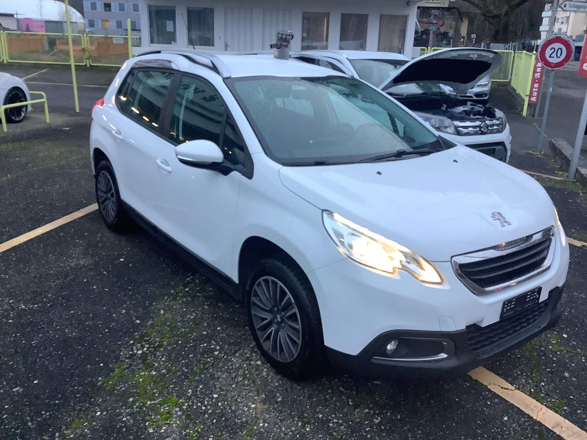 PEUGEOT 2008 1.2 PureTech Active-image-0