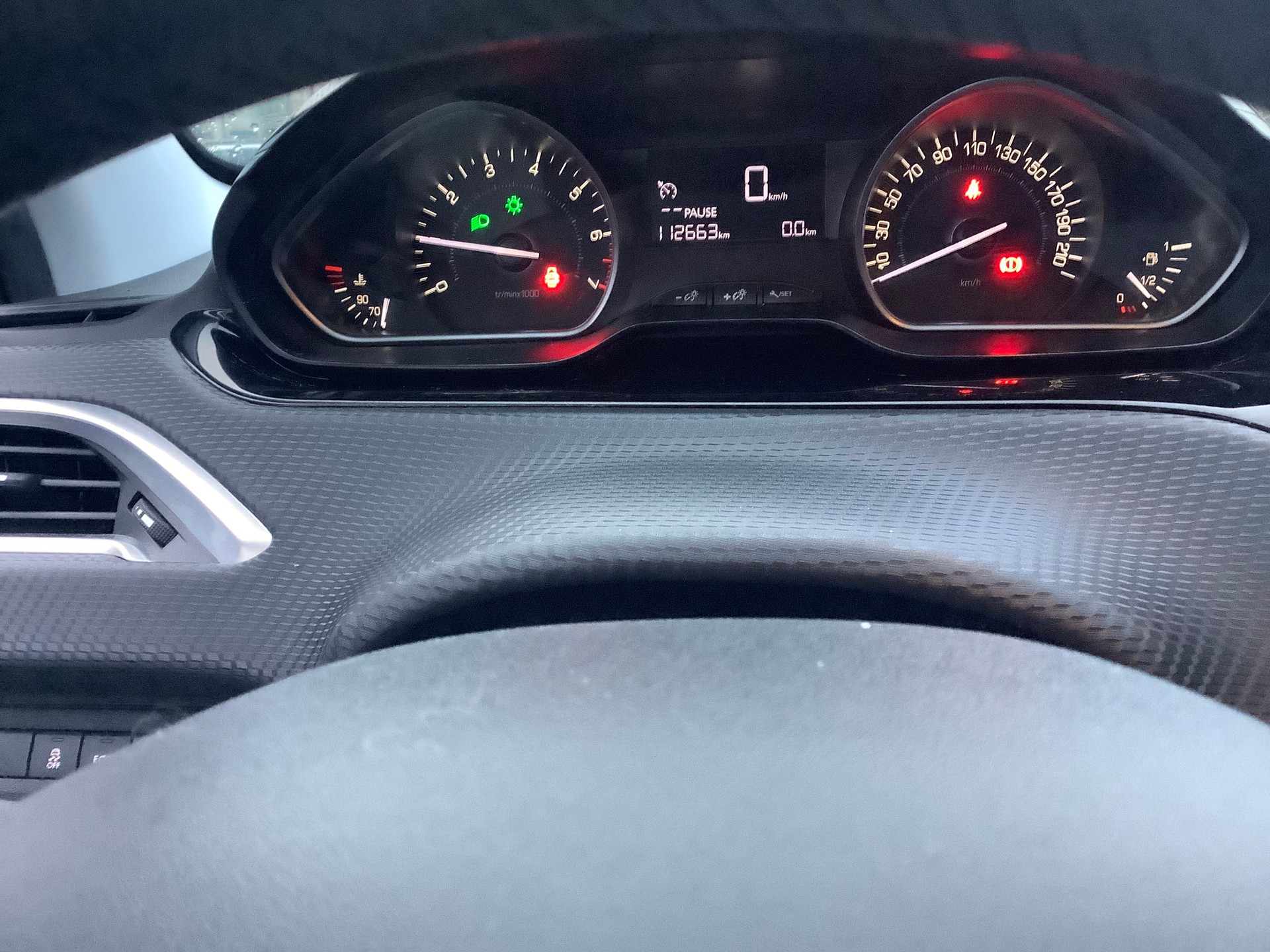 PEUGEOT 2008 1.2 PureTech Active-image-8