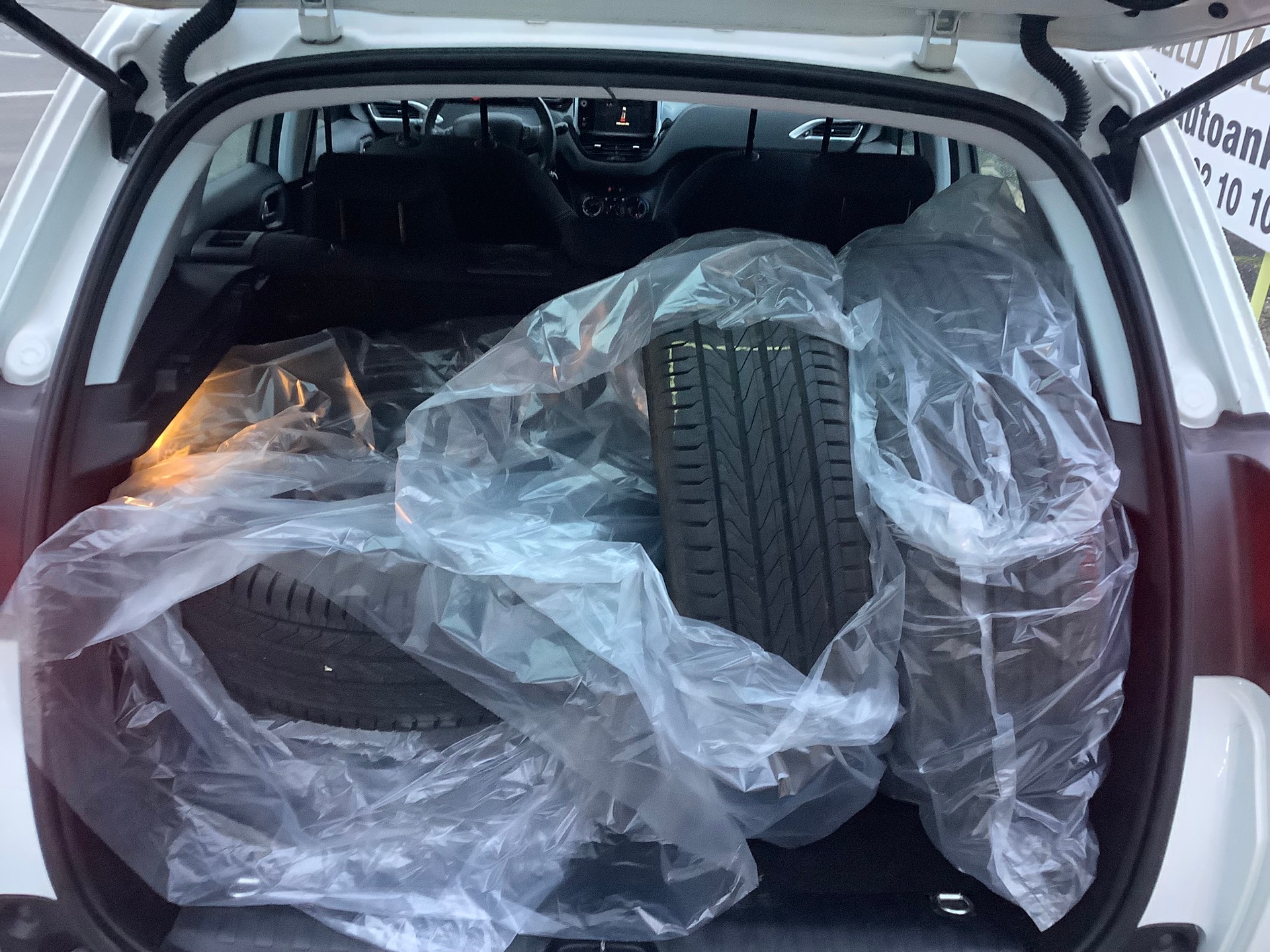 PEUGEOT 2008 1.2 PureTech Active-image-14