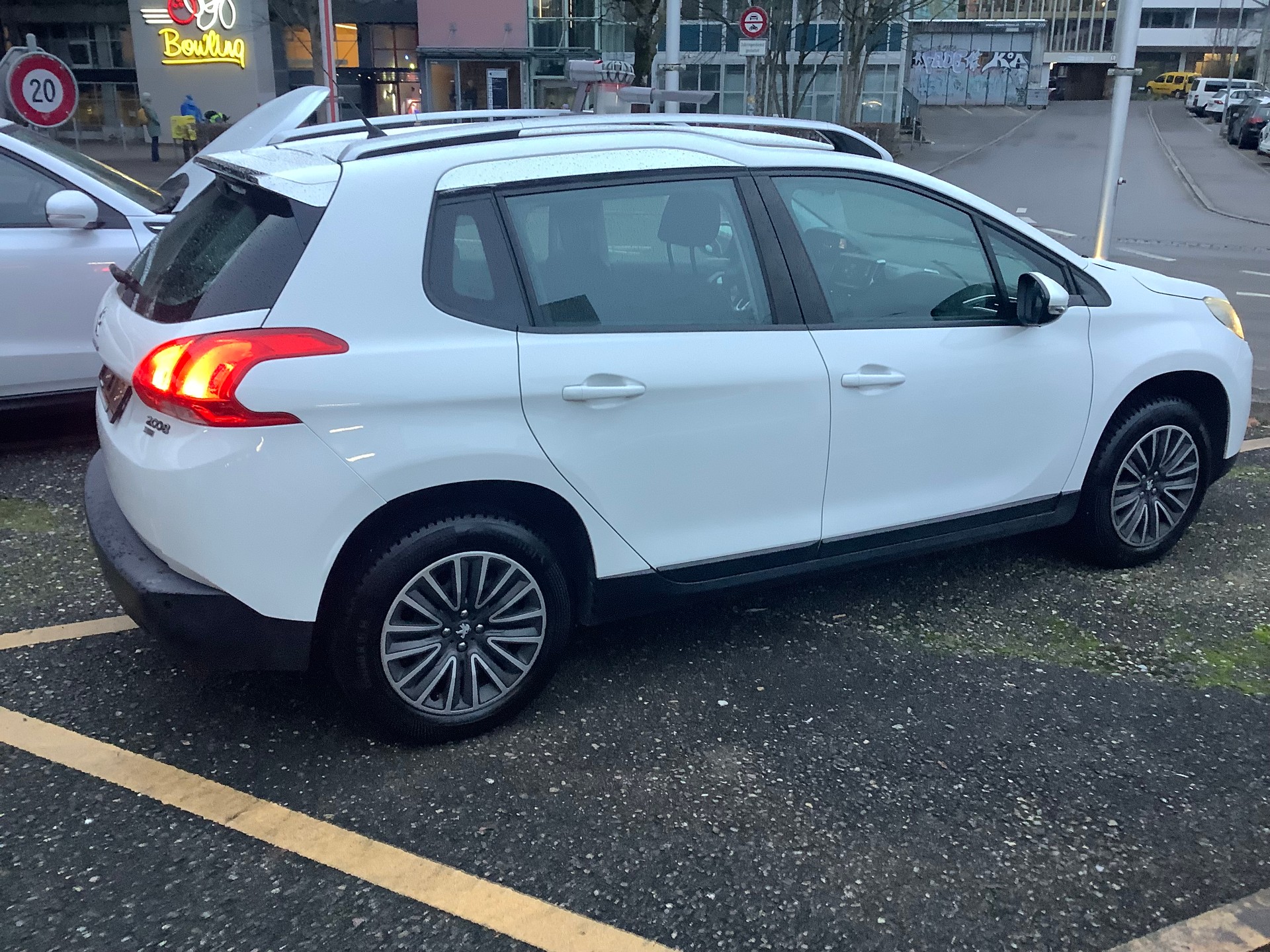 PEUGEOT 2008 1.2 PureTech Active-image-2