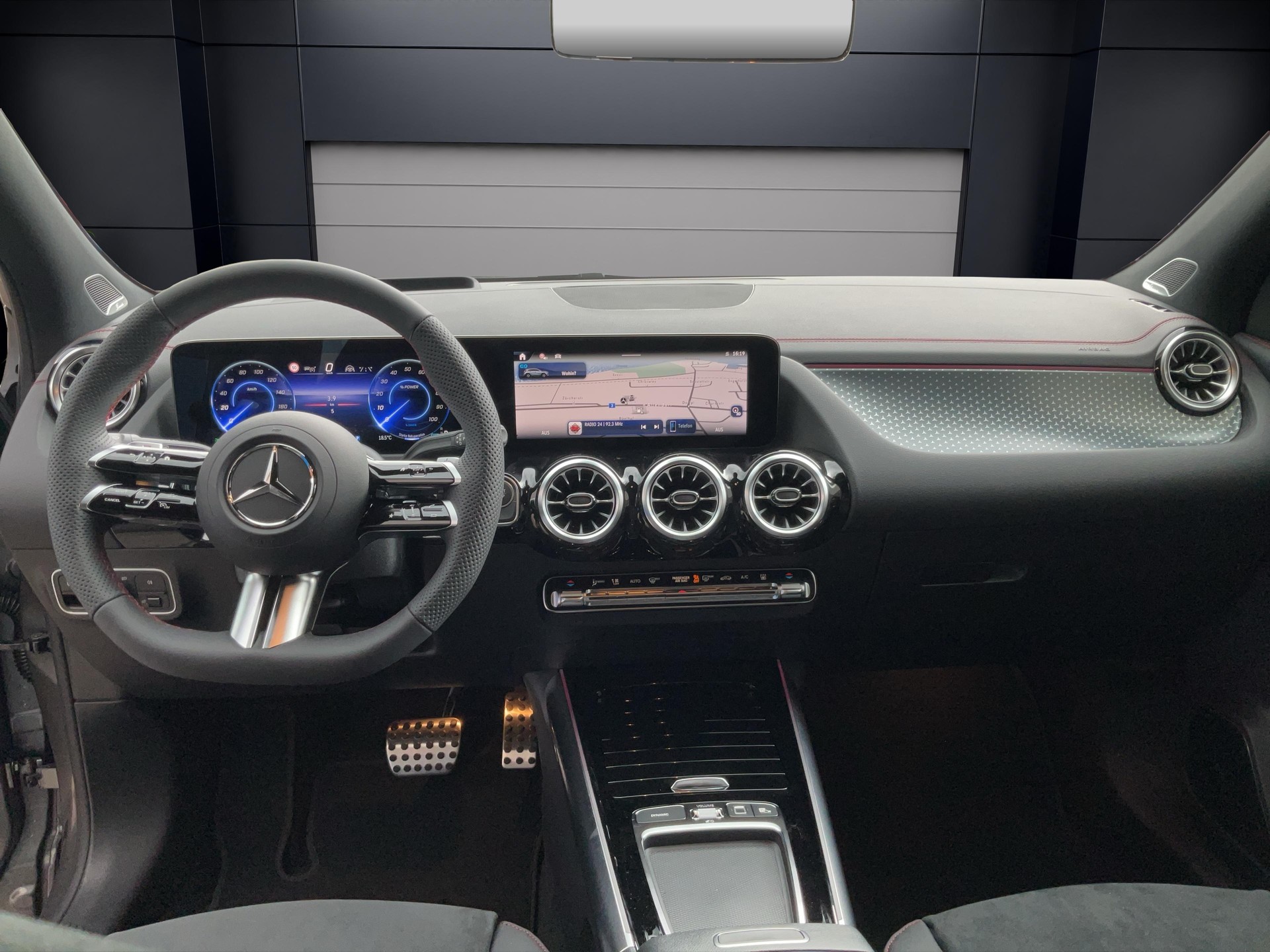 MERCEDES-BENZ EQA 300 4MATIC Excellence Edition AMG Line-image-5