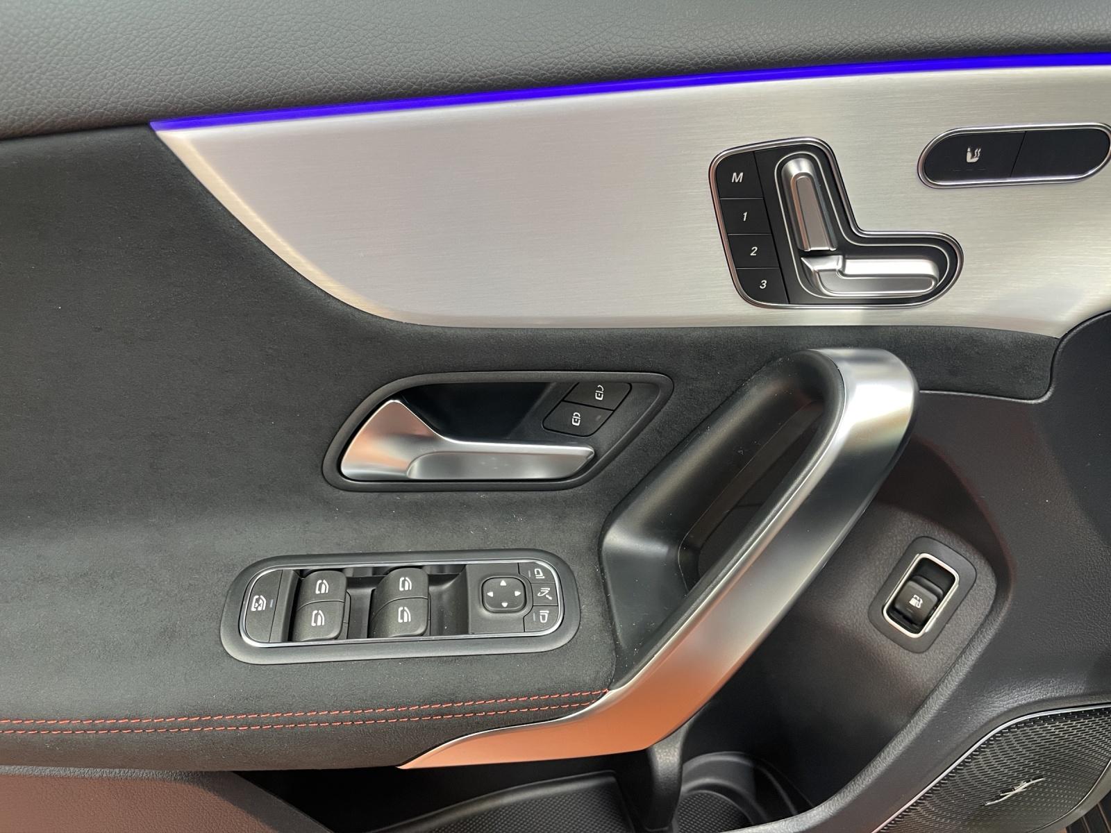MERCEDES-BENZ A 250 e EQ Star AMG Line-image-6