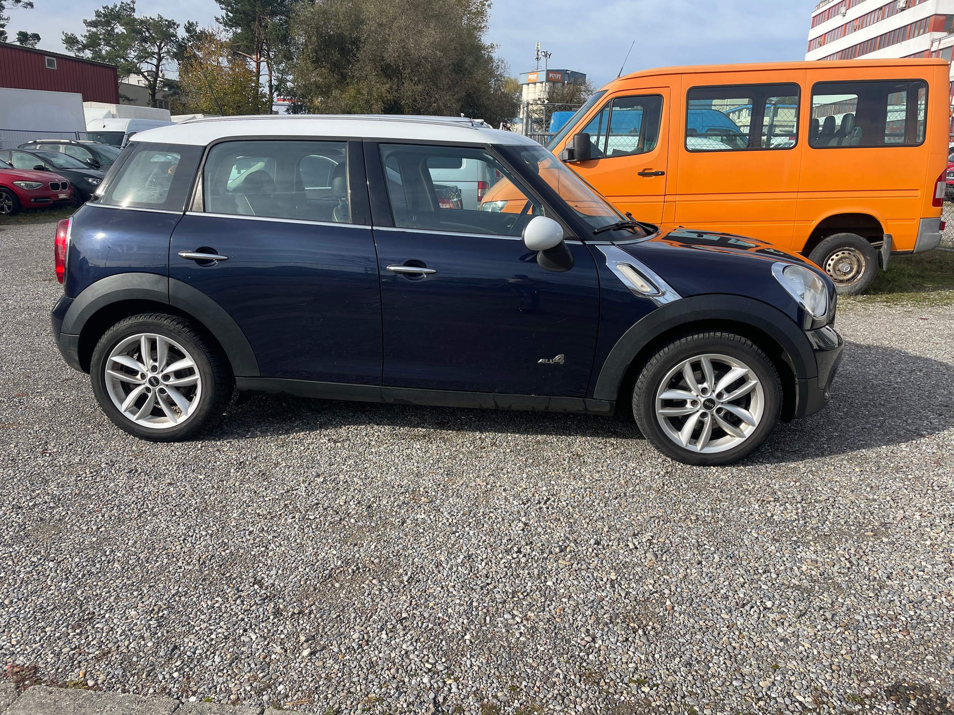 MINI Countryman Cooper D ALL4-image-2