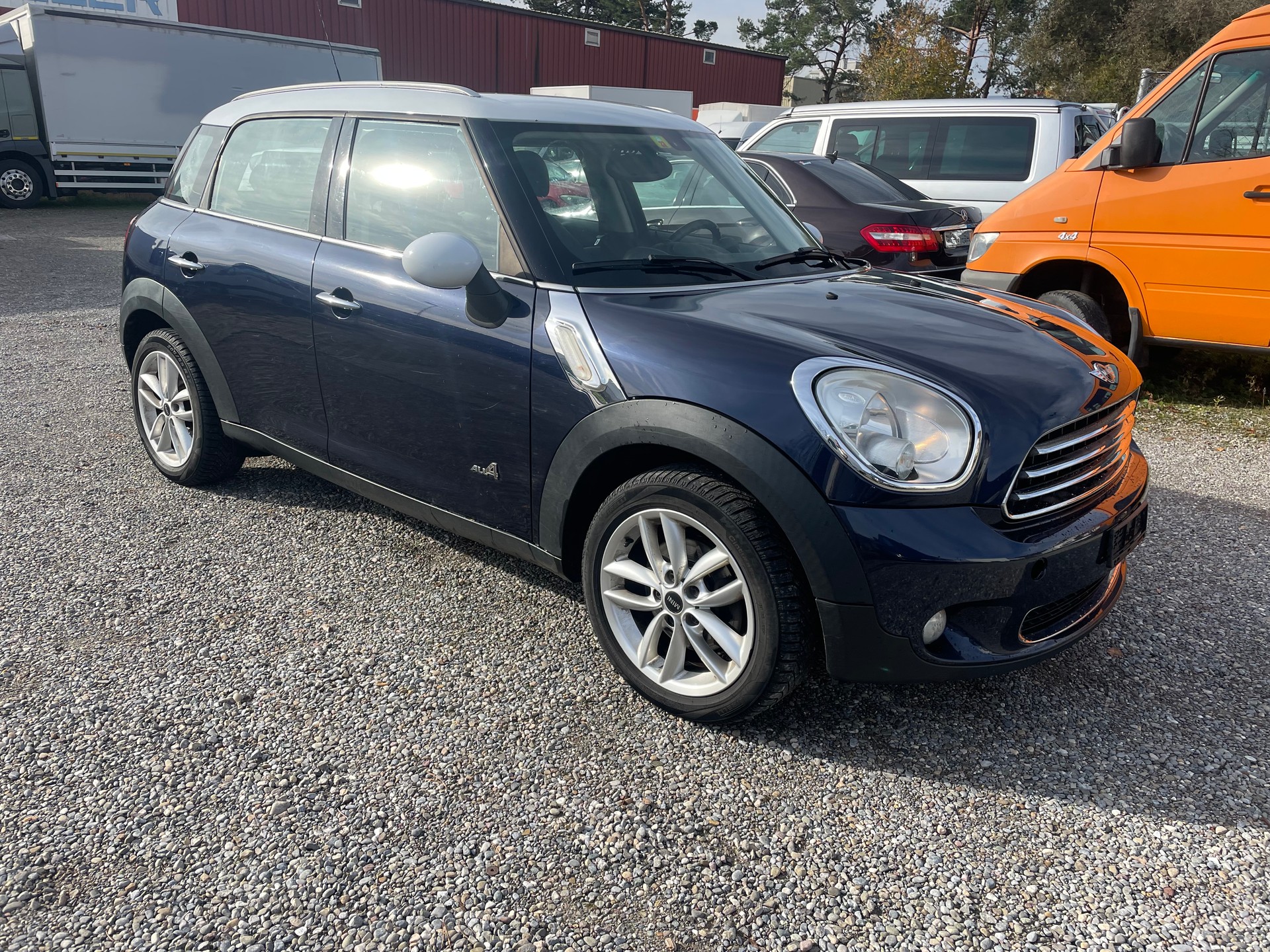 MINI Countryman Cooper D ALL4-image-1