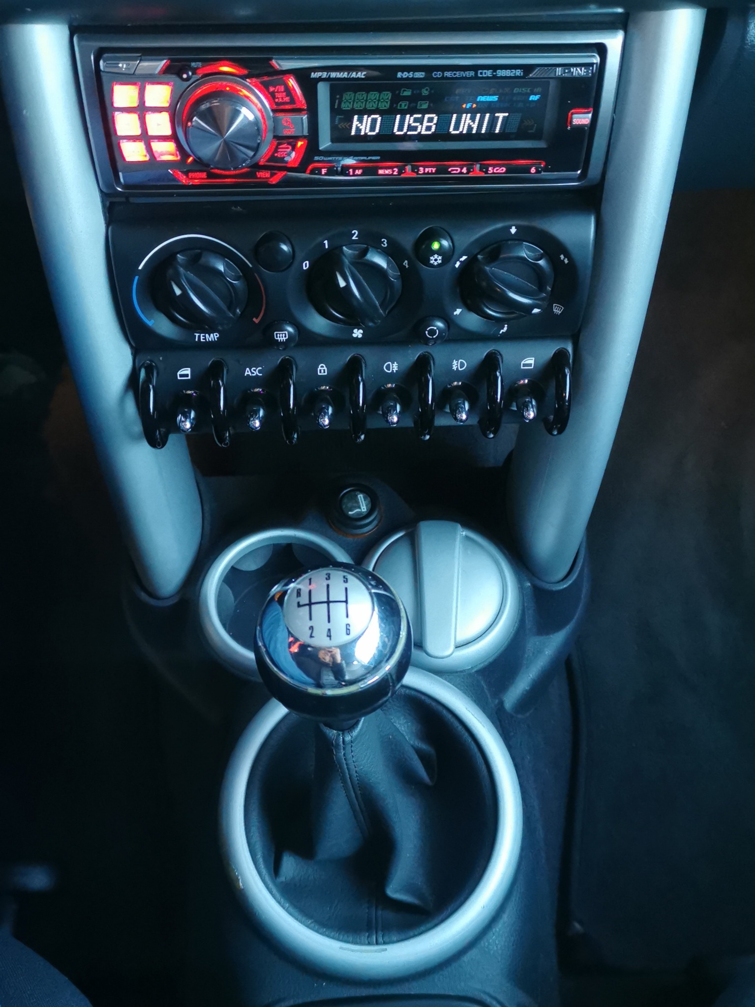 MINI Mini Cooper S-image-18