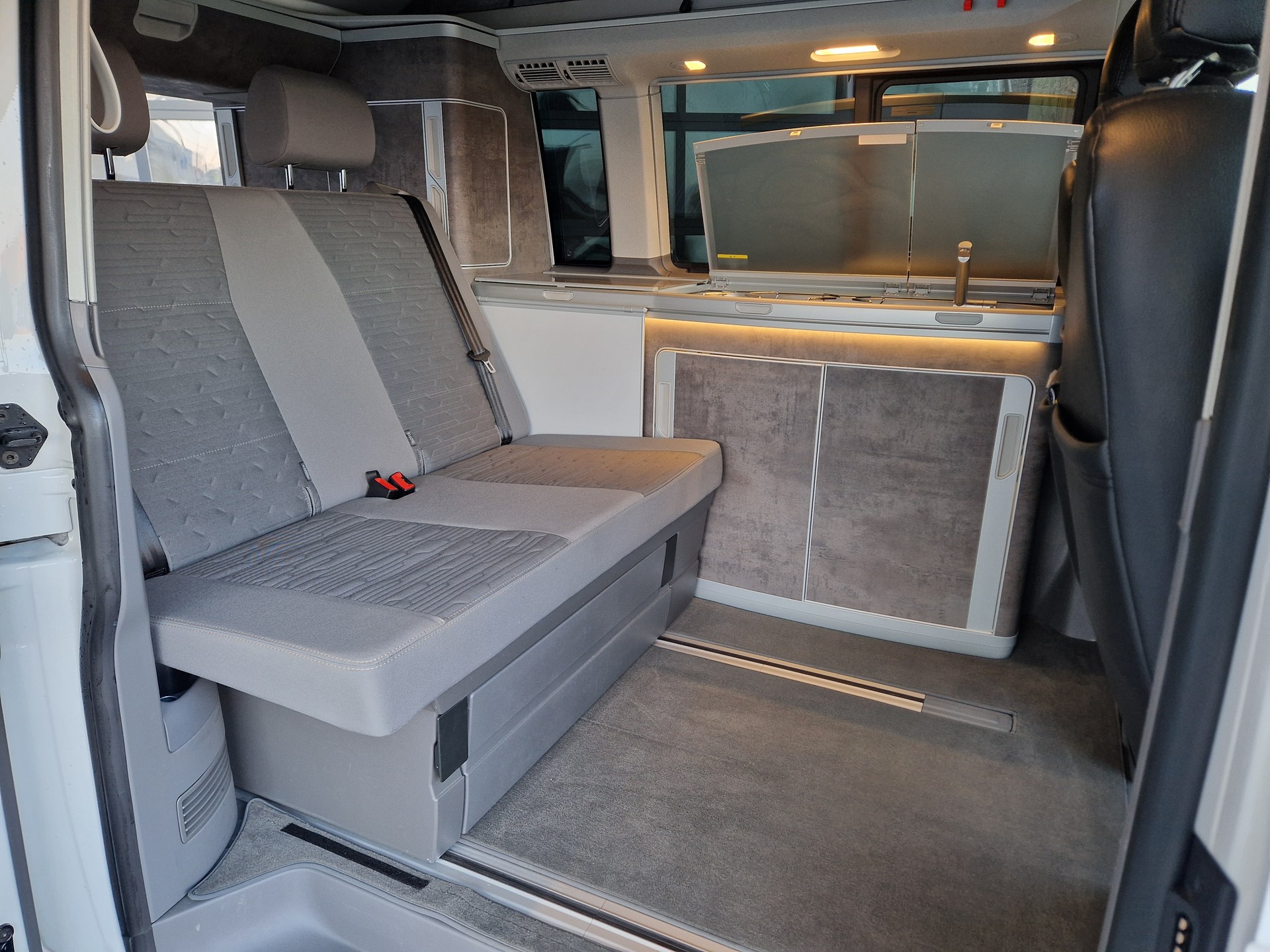 VW T6.1 California 2.0 TDI Ocean Edition Liberty DSG-image-9