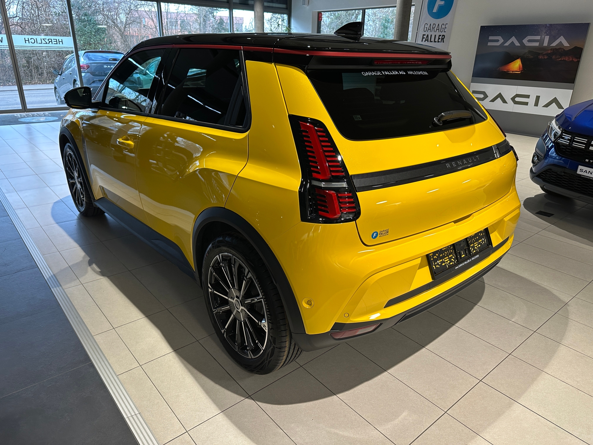 RENAULT R5 E-Tech Comfort Range techno-image-2