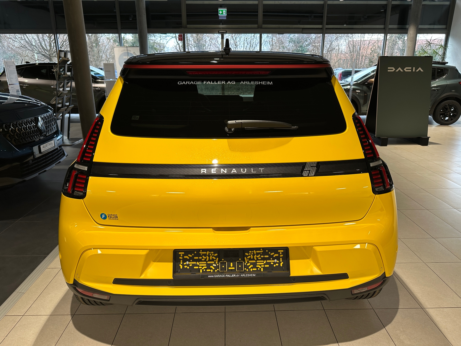 RENAULT R5 E-Tech Comfort Range techno-image-3