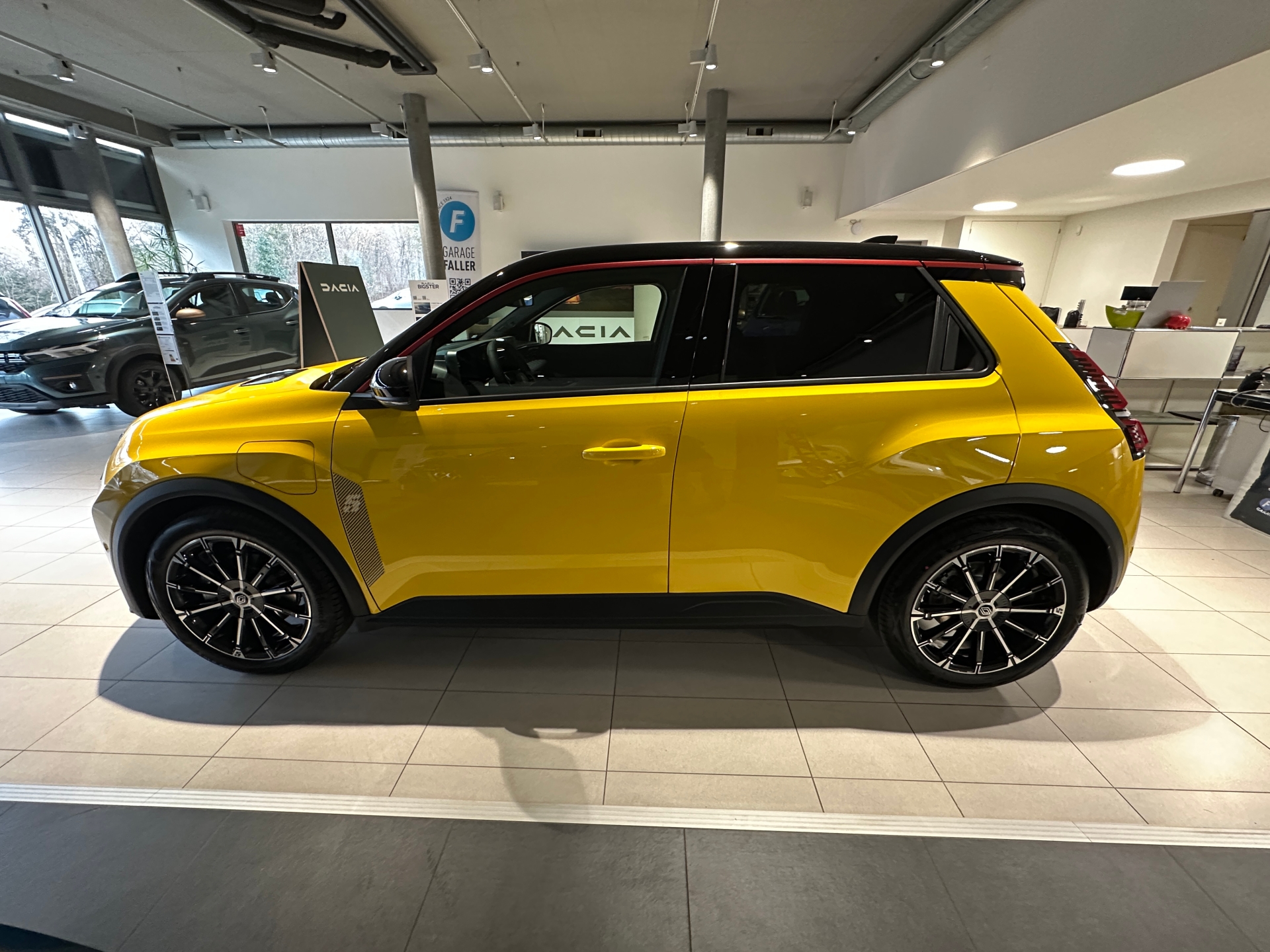 RENAULT R5 E-Tech Comfort Range techno-image-1