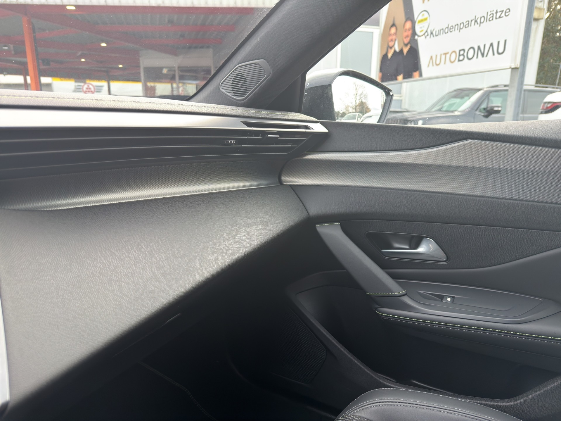 PEUGEOT 308 1.2 PureTech GT-image-27