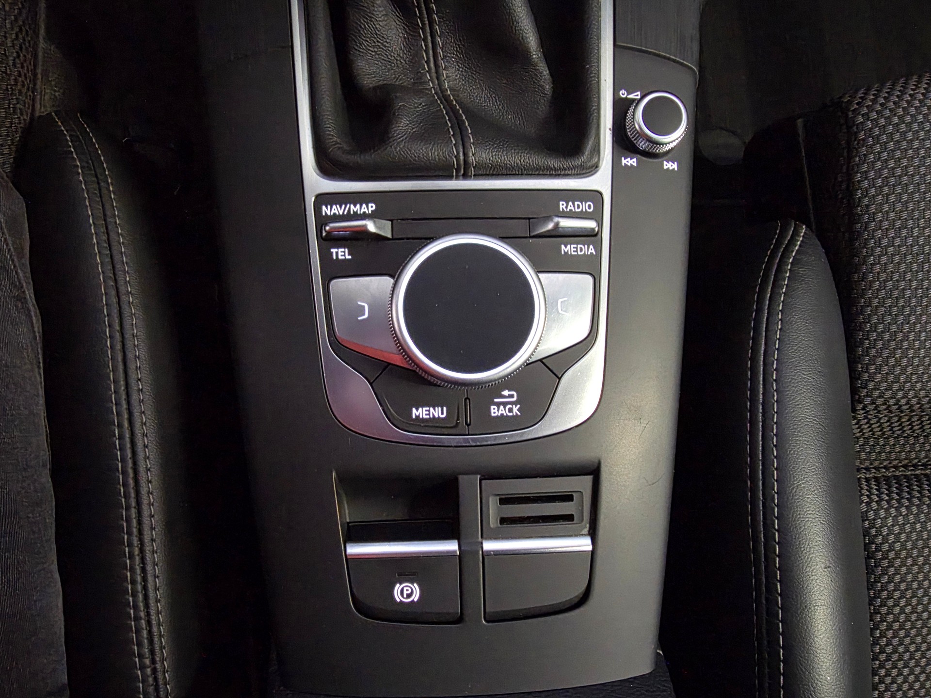AUDI A3 Sportback 35 TFSI S-Line Sportpaket-image-12
