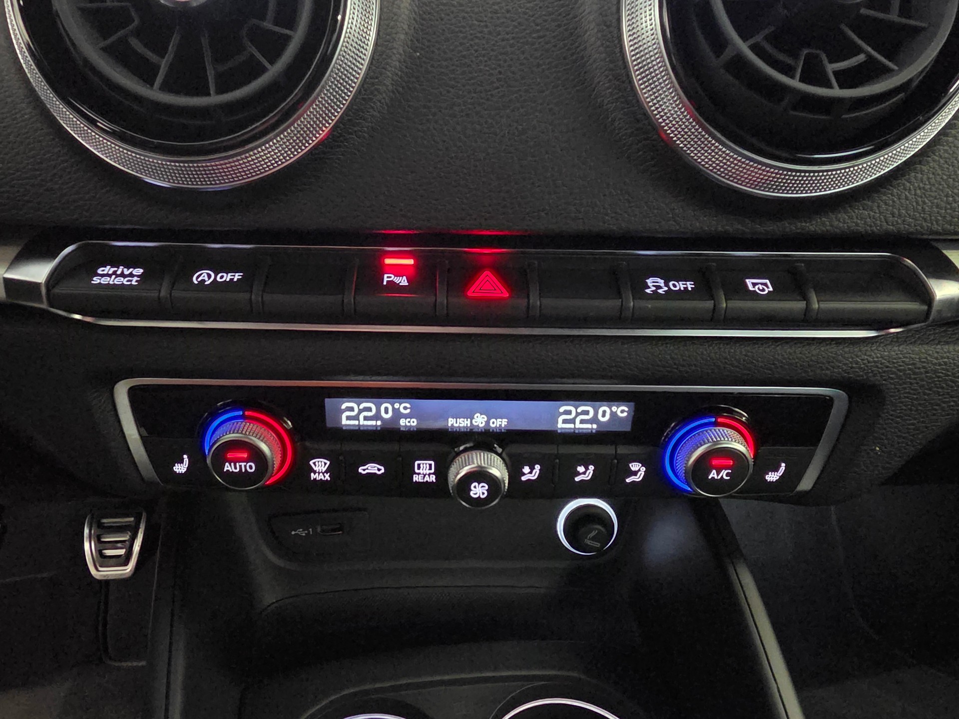 AUDI A3 Sportback 35 TFSI S-Line Sportpaket-image-10