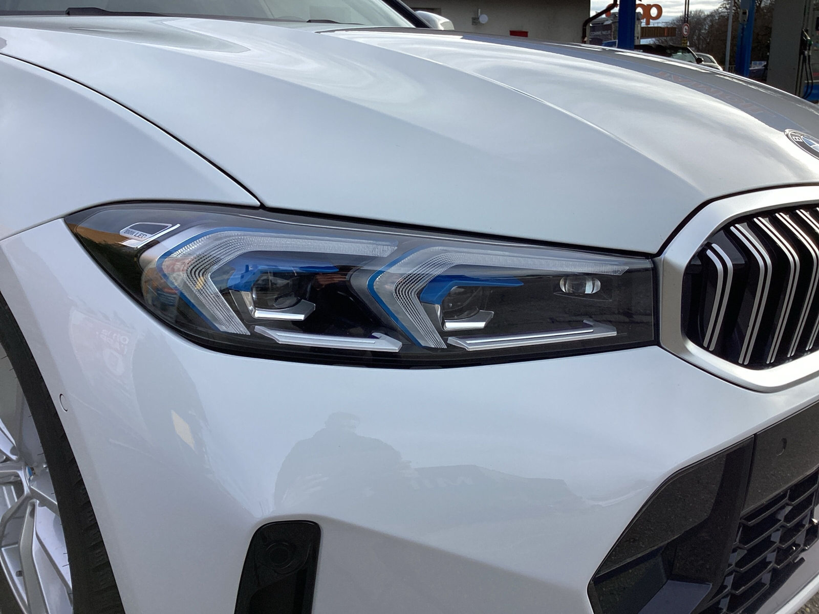 BMW 330d xDrive 48V Steptronic M Sport-image-17