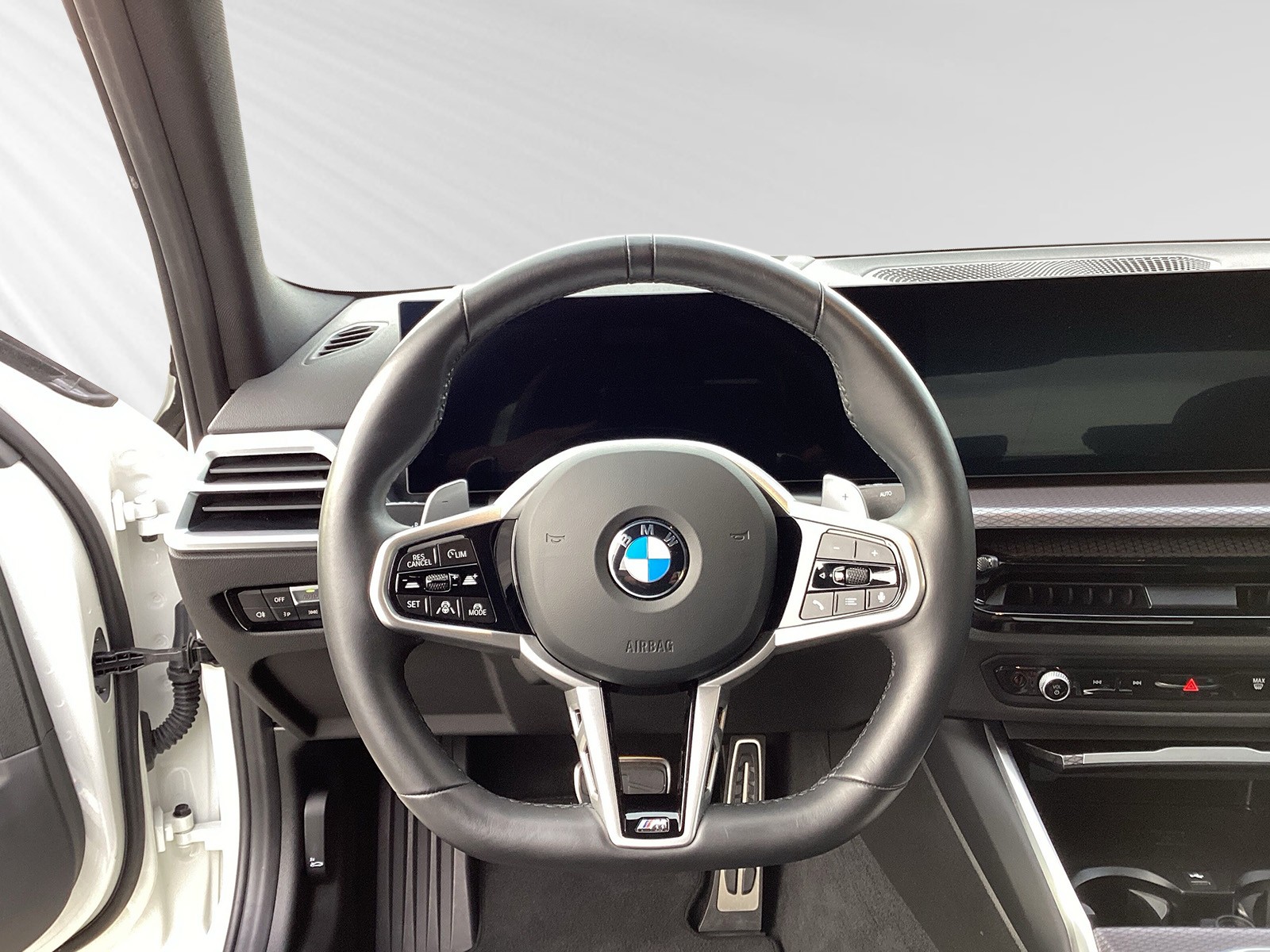 BMW 330d xDrive 48V Steptronic M Sport-image-4